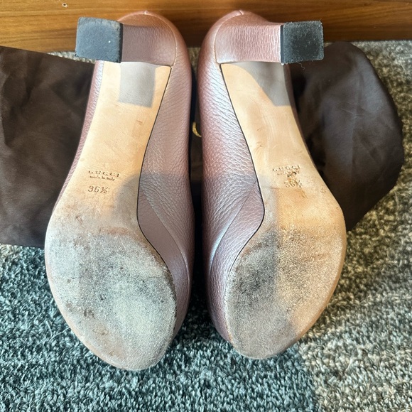 Gucci Pink Metallic Leather Horsebit Peep Toe
Platform Pumps Size 36.5 - Picture 7 of 8
